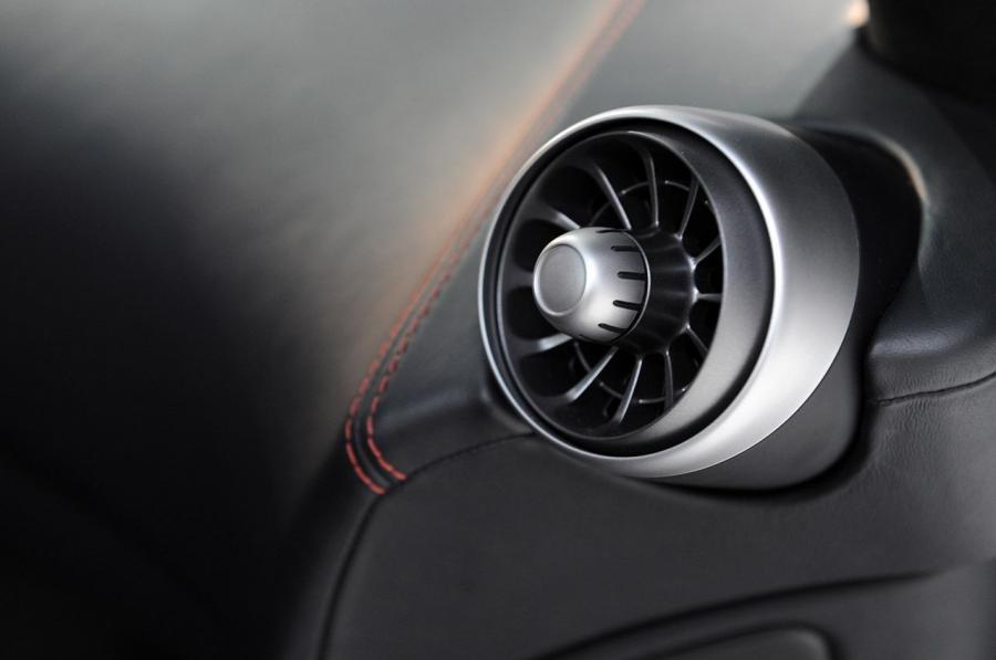  McLaren MP4-12C 2012 года  (фото 57 из 129)
